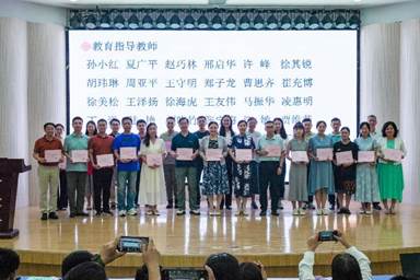 3指导教师接受聘书1