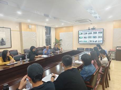 会议室里的人们描述已自动生成